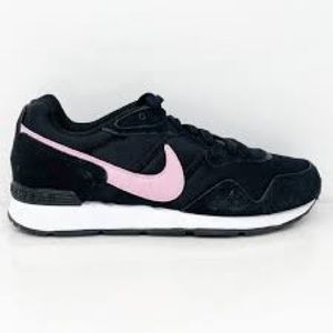 Women’s Nike Venture Runner 9.5. Black and light pink.
